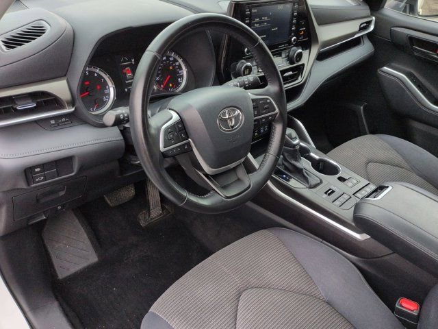 Used 2022 Toyota Highlander LE image 12