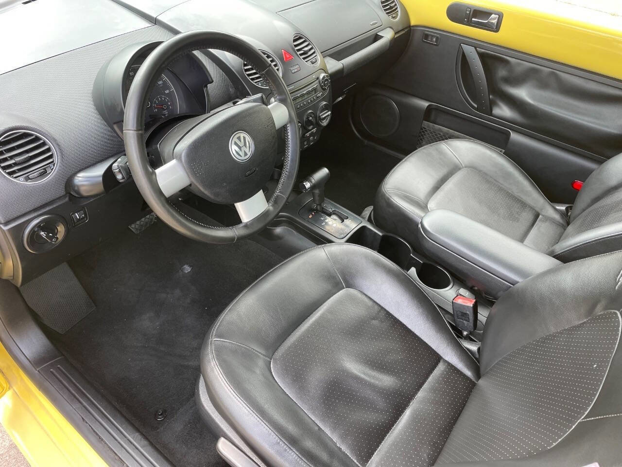 Used 2009 Volkswagen Beetle Coupe FWD image 10