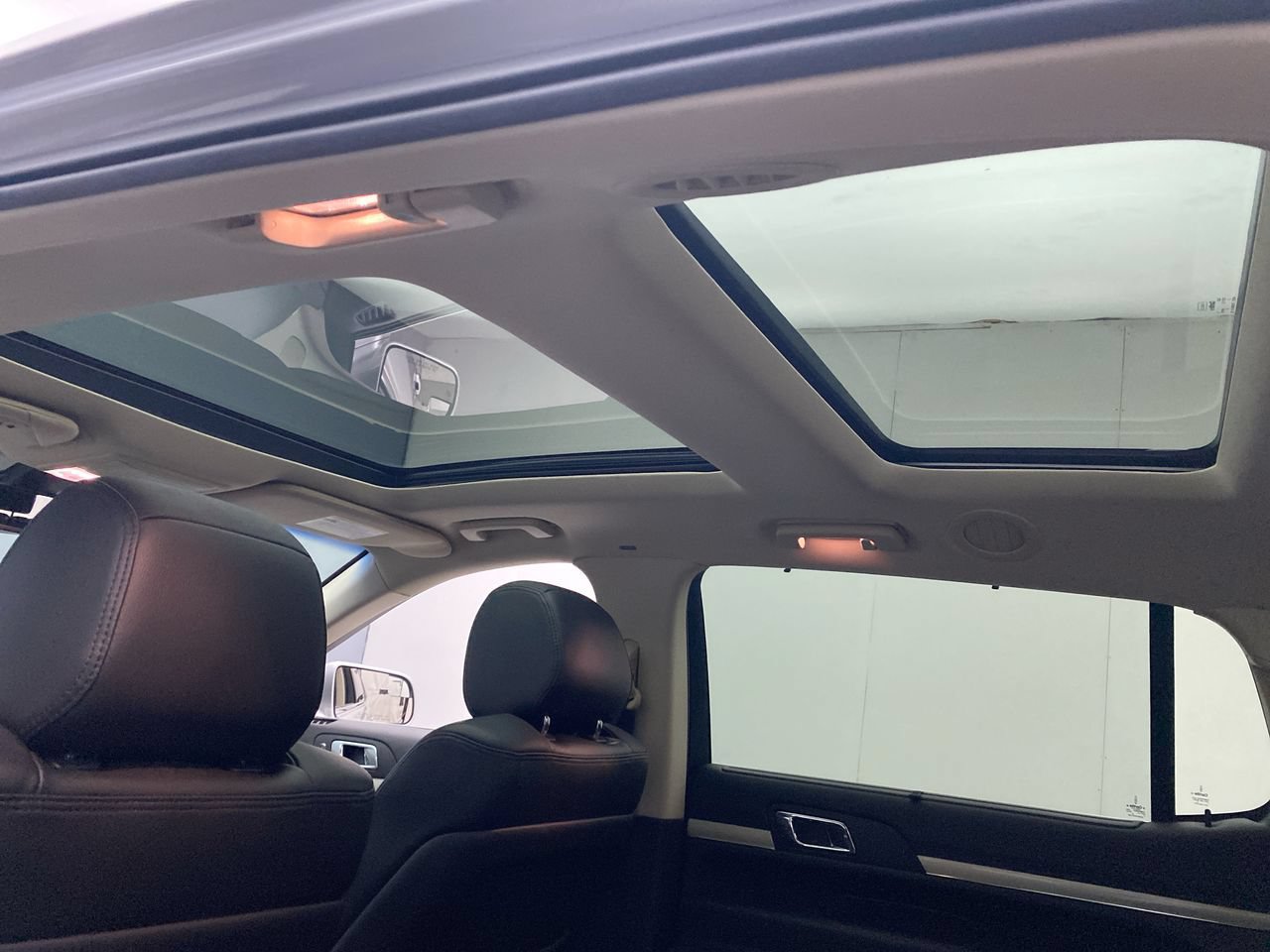 Used 2015 Lincoln MKT AWD image 22