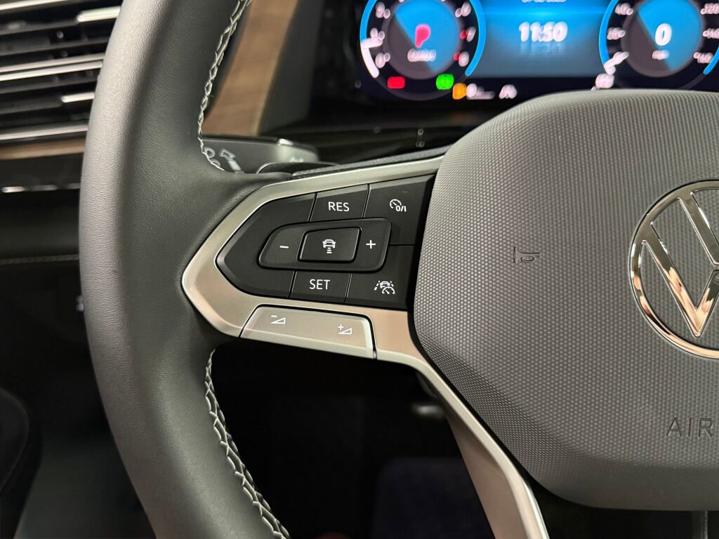 New 2026 Volkswagen Atlas SE image 13