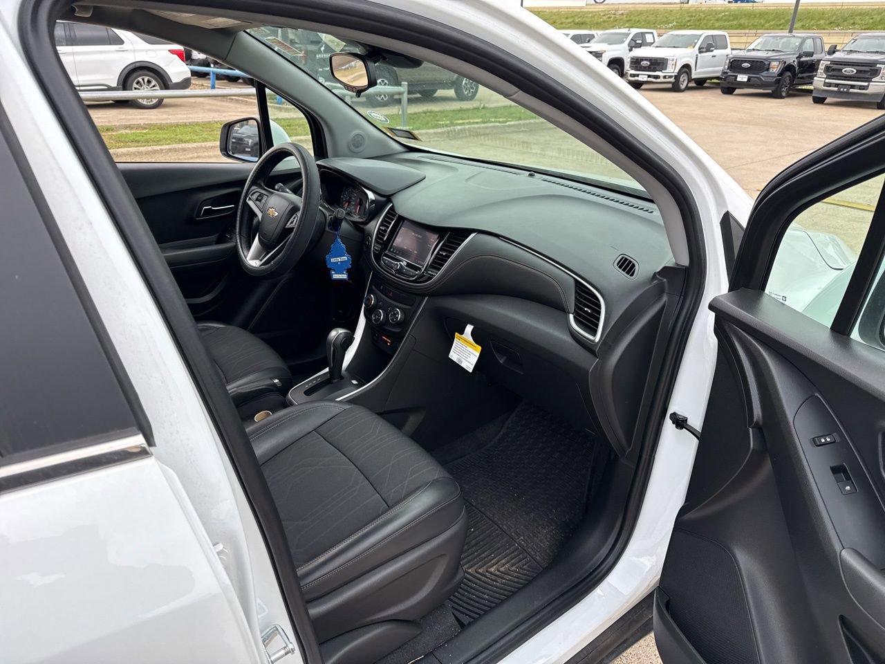 Used 2020 Chevrolet Trax LT w/ Driver Confidence Package FWD image 15