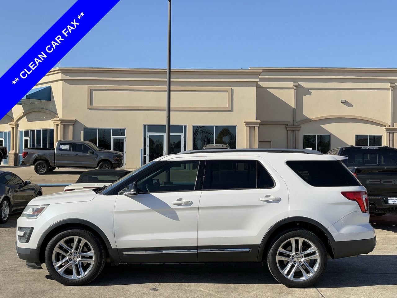 Used 2016 Ford Explorer XLT w/ Equipment Group 202A image 3