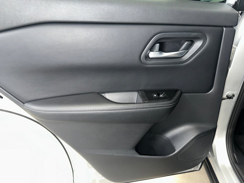 Used 2024 Nissan Rogue SV AWD/4WD image 17