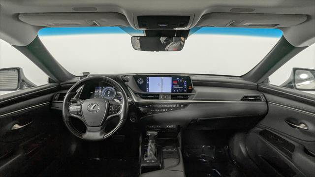 Used 2019 Lexus ES 300h w/ Premium Package FWD image 27
