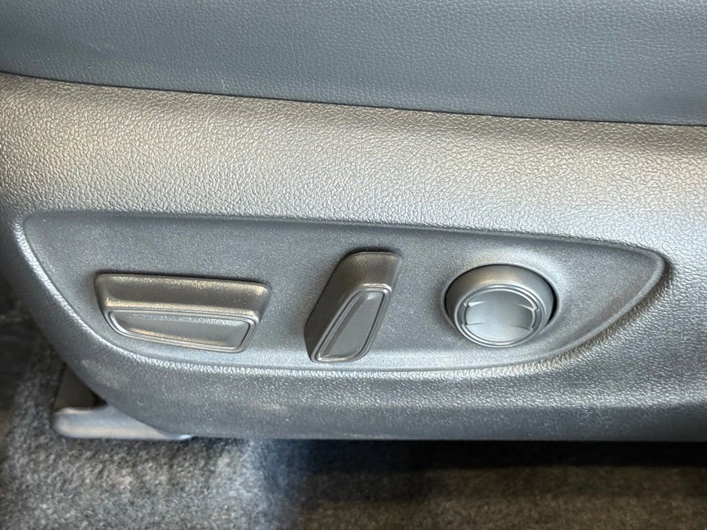 New 2025 Toyota Highlander XLE image 17