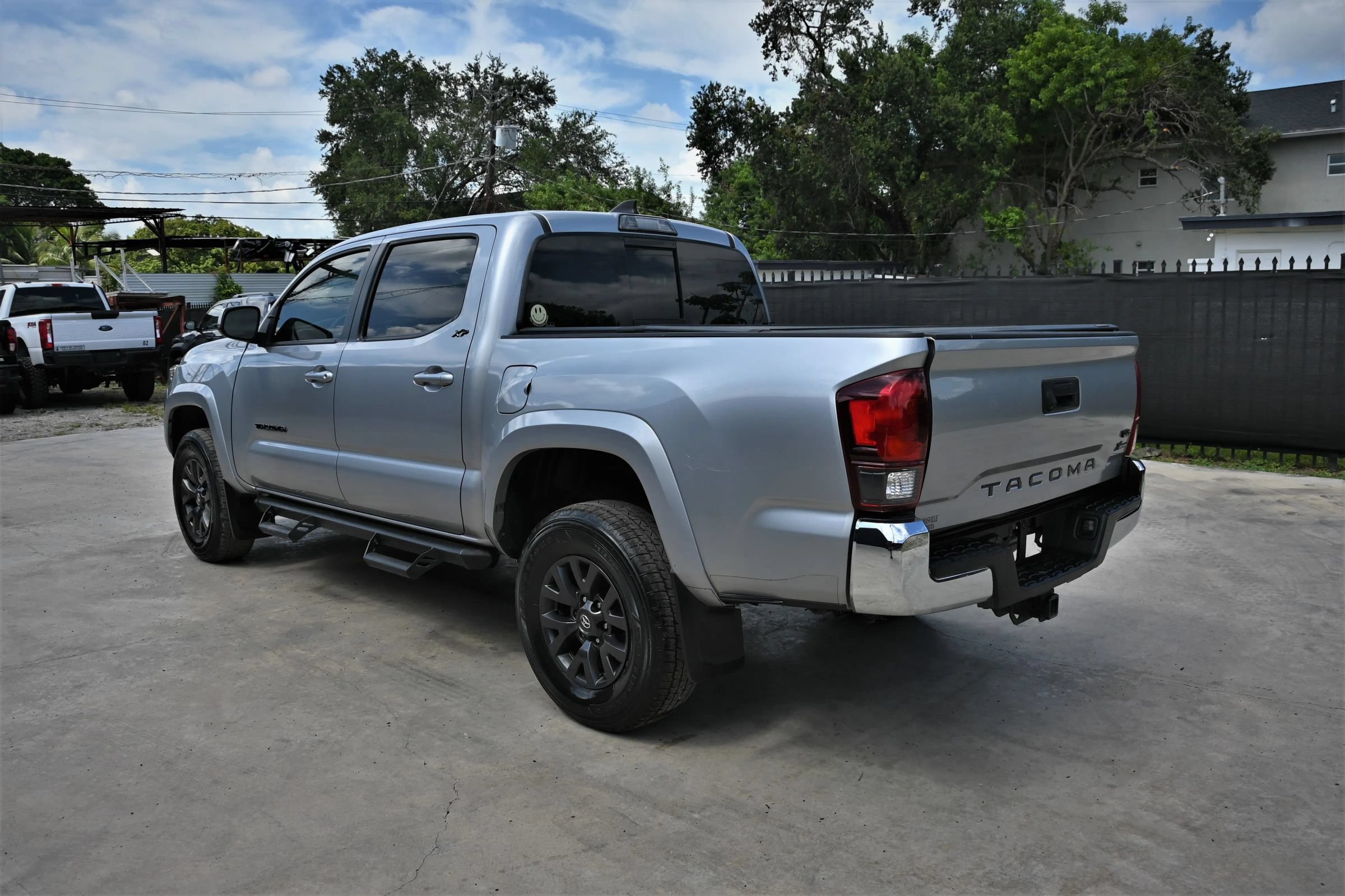 Used 2019 Toyota Tacoma SR5 RWD image 3