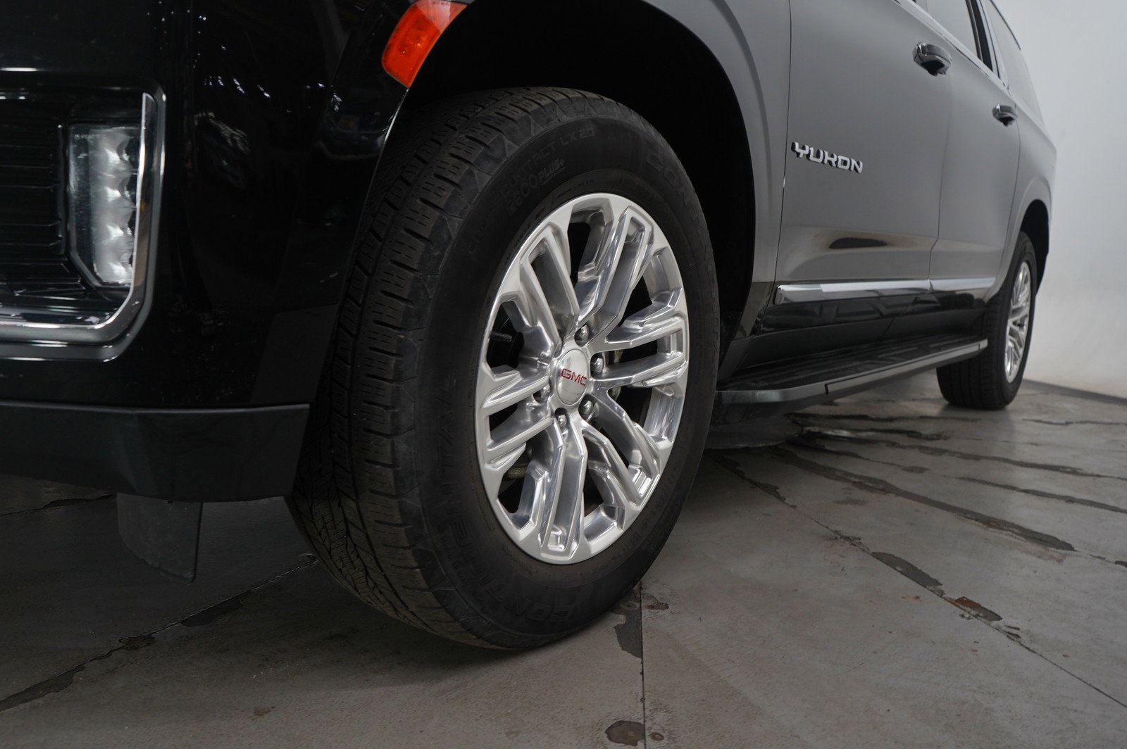 Used 2023 GMC Yukon XL SLT image 27