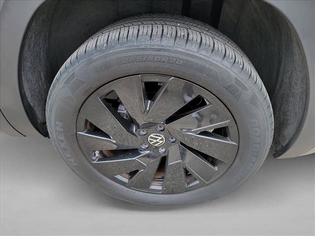 Used 2024 Volkswagen Atlas Cross Sport SE w/ Panoramic Sunroof Package FWD image 9