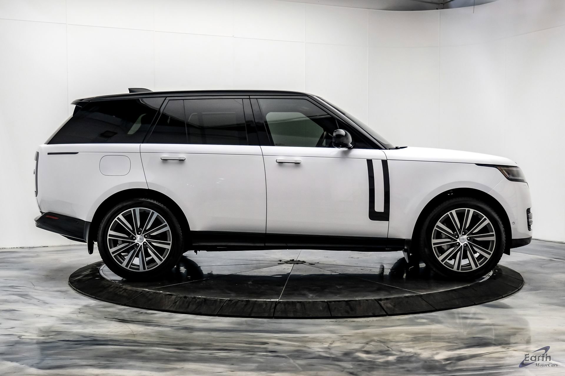 Used 2023 Land Rover Range Rover SE image 20