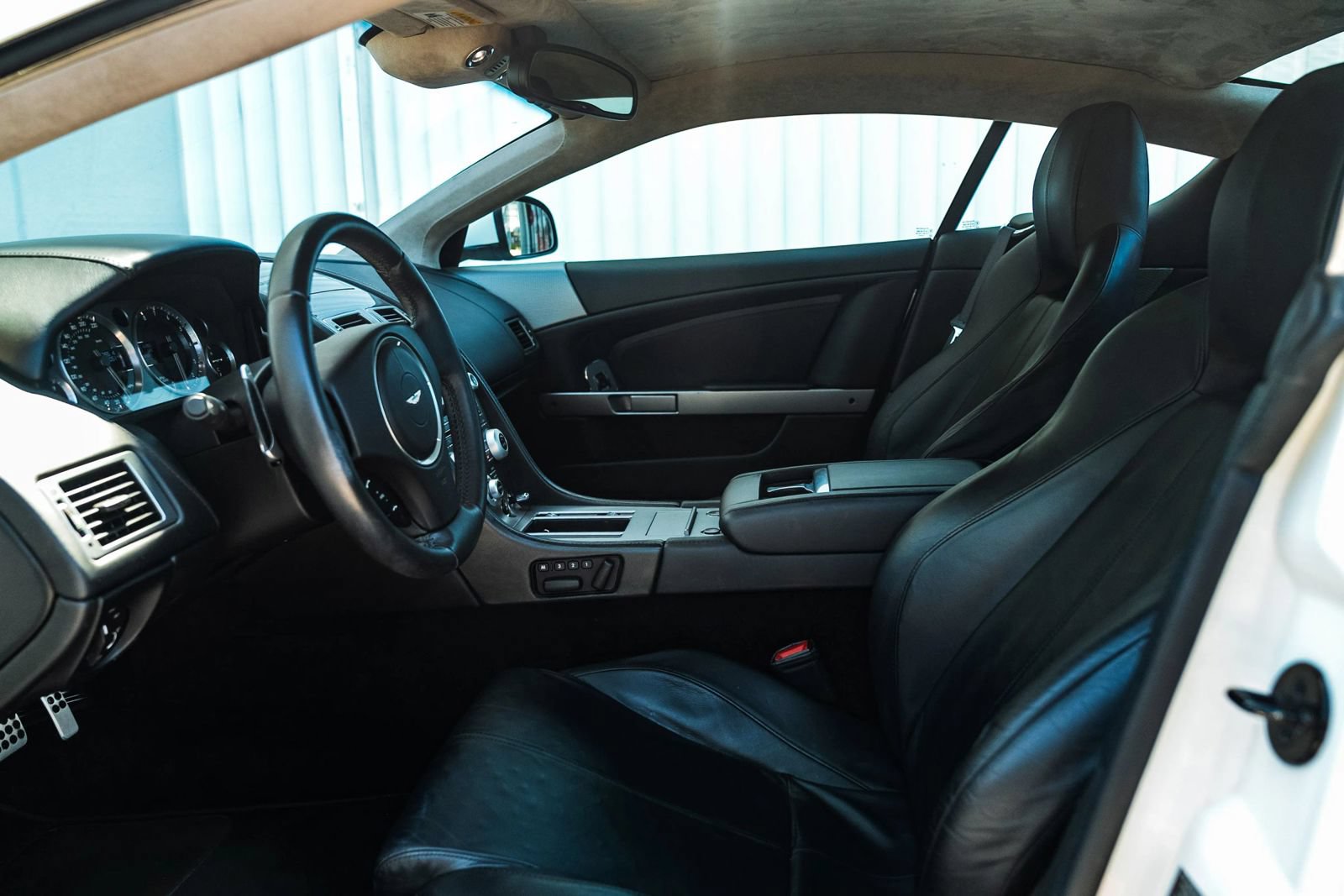Used 2011 Aston Martin DB9 Coupe RWD image 17