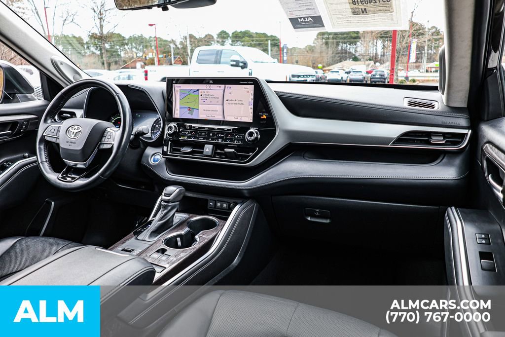 Used 2021 Toyota Highlander Platinum image 32