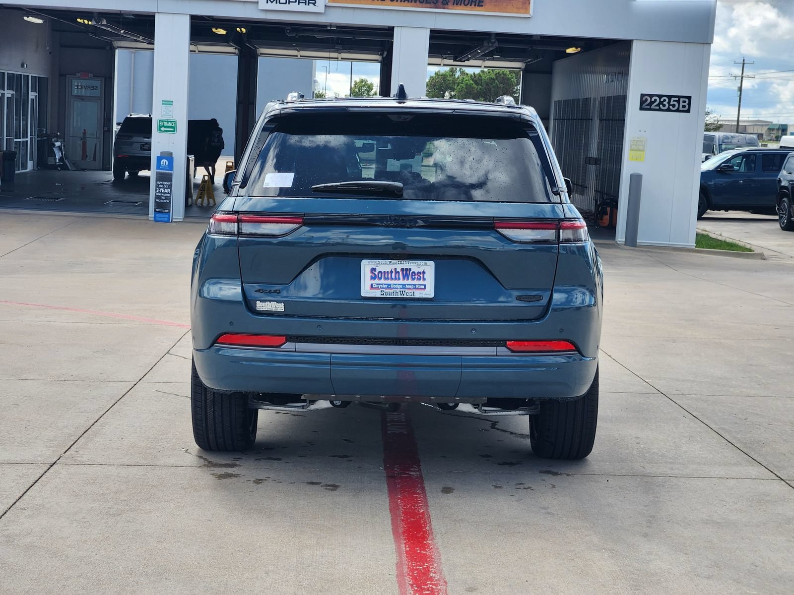 New 2026 Jeep Grand Cherokee Summit w/ Obsidian Package AWD/4WD image 8