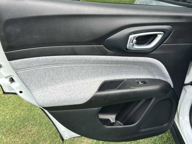 Used 2023 Jeep Compass Latitude image 22