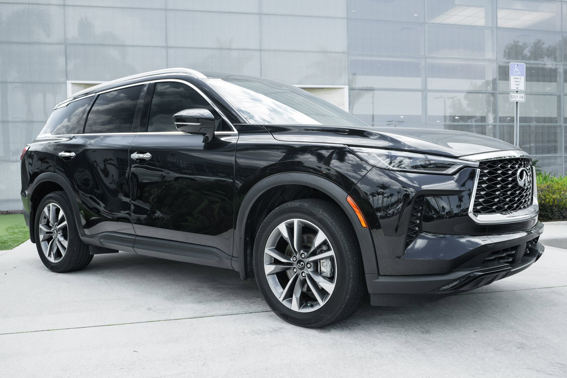 Used 2023 INFINITI QX60 Luxe w/ Cargo Package image 3