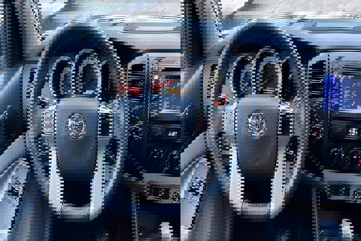 Used 2013 Toyota Tacoma 4x4 Access Cab w/ Convenience Pkg image 6