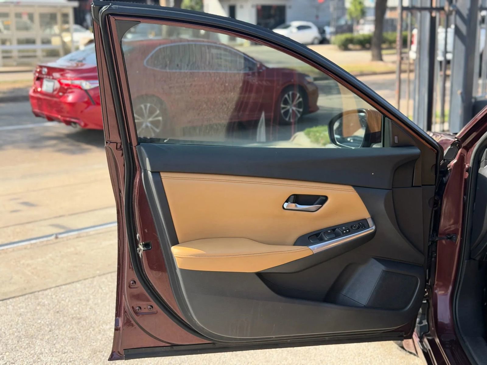 Used 2020 Nissan Sentra SV w/ SV Premium Package FWD image 6