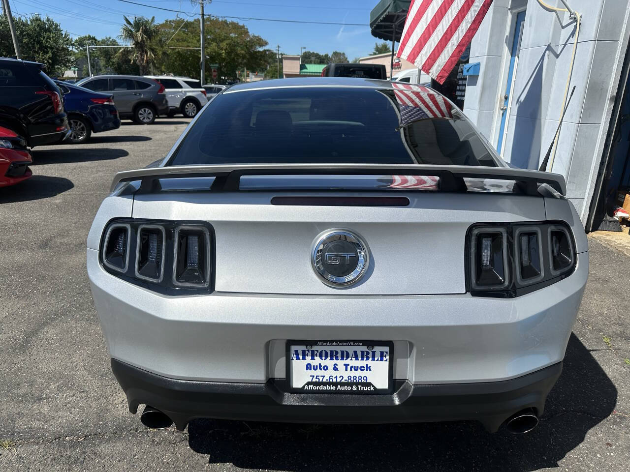 Used 2012 Ford Mustang GT Premium w/ HID Headlamps & Security Pkg RWD image 10