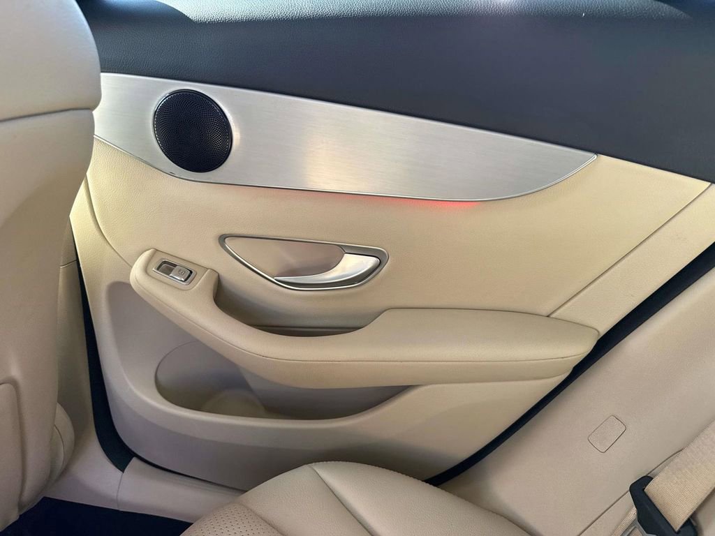 Used 2022 Mercedes-Benz GLC 300 4MATIC image 10