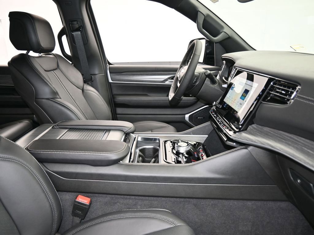 Used 2023 Jeep Wagoneer L Series III w/ Preferred Equipment Group image 49