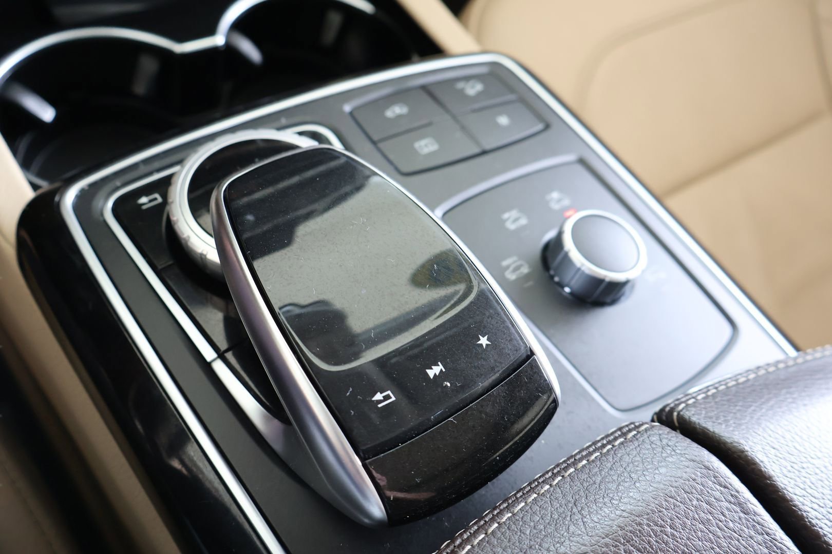 Used 2019 Mercedes-Benz GLS 450 4MATIC image 28