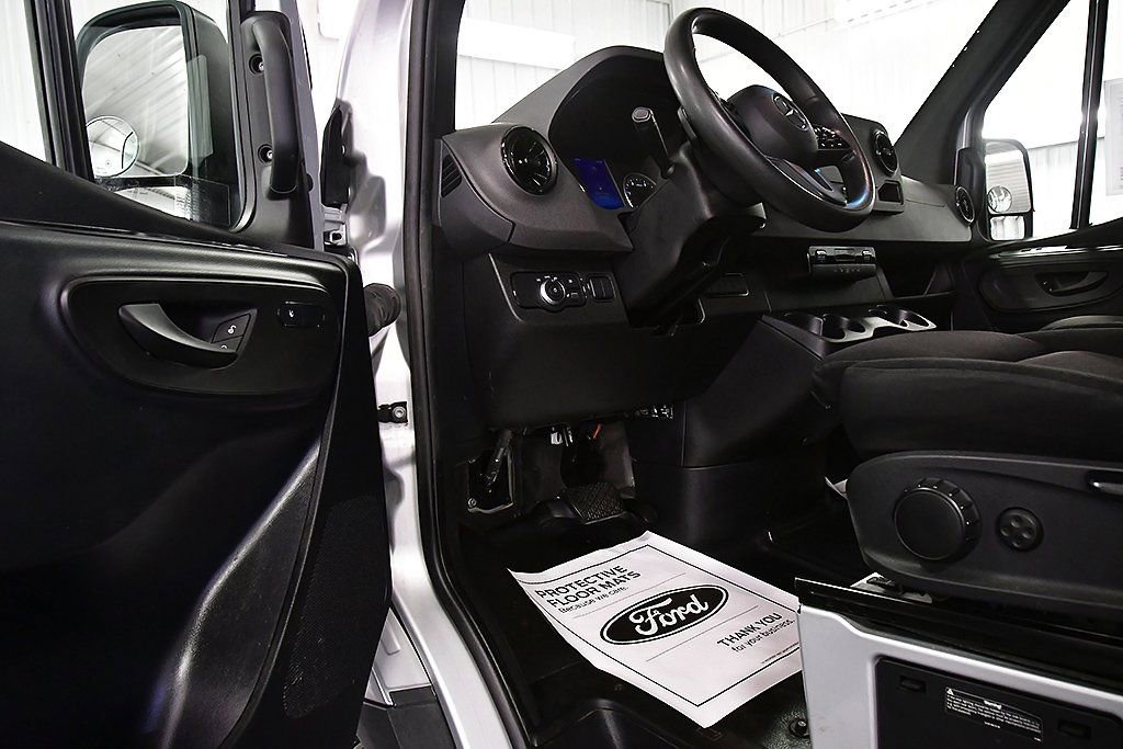 Used 2024 Mercedes-Benz Sprinter 2500 image 12