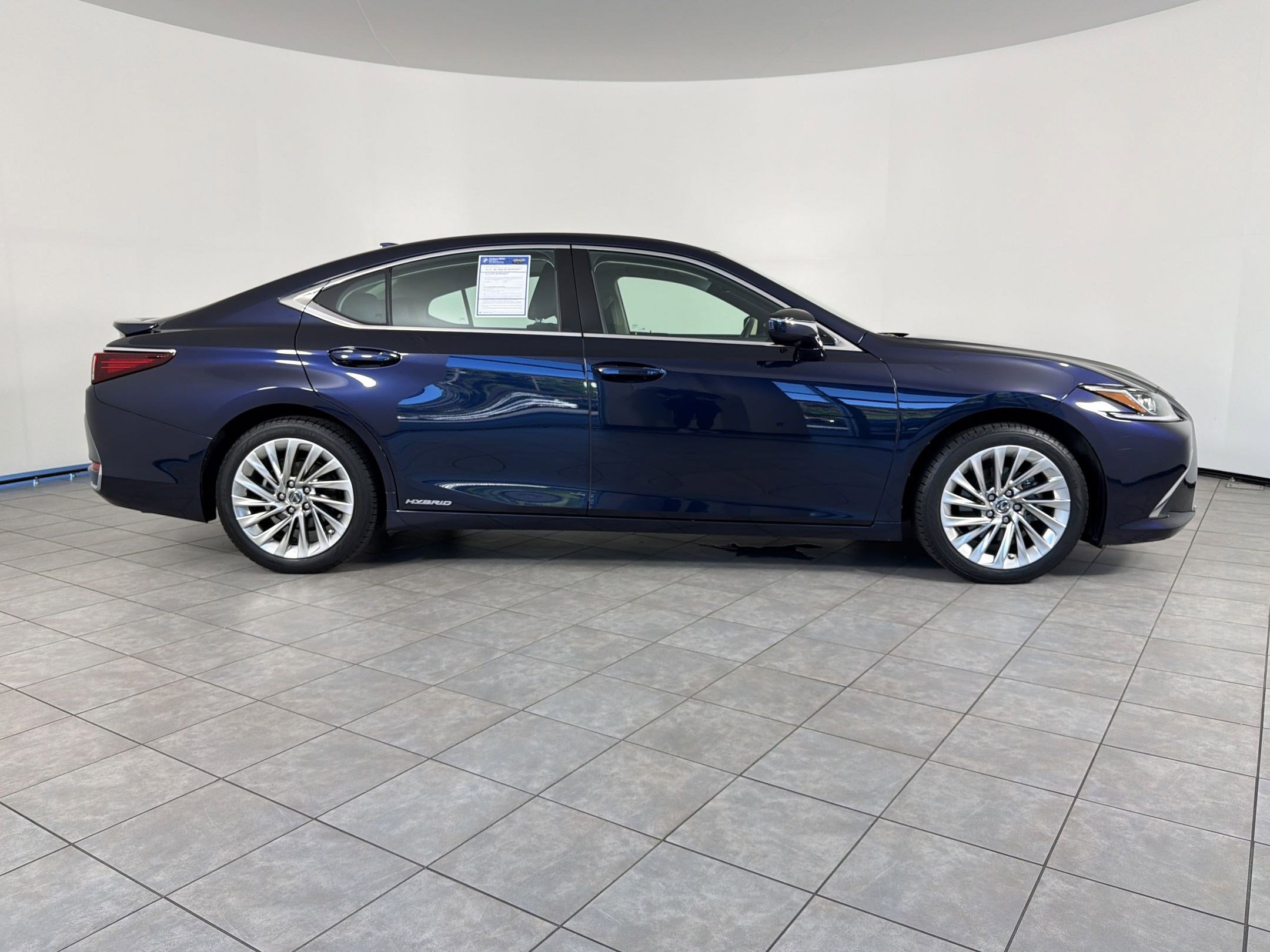 Used 2020 Lexus ES 300h w/ Luxury Package FWD image 8