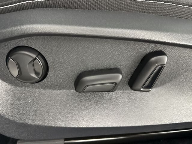 New 2026 Volkswagen Taos SEL AWD/4WD image 17