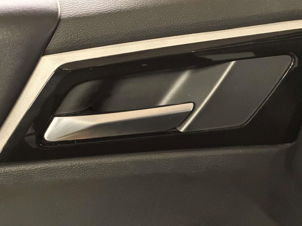 Used 2024 Mitsubishi Outlander SE image 13