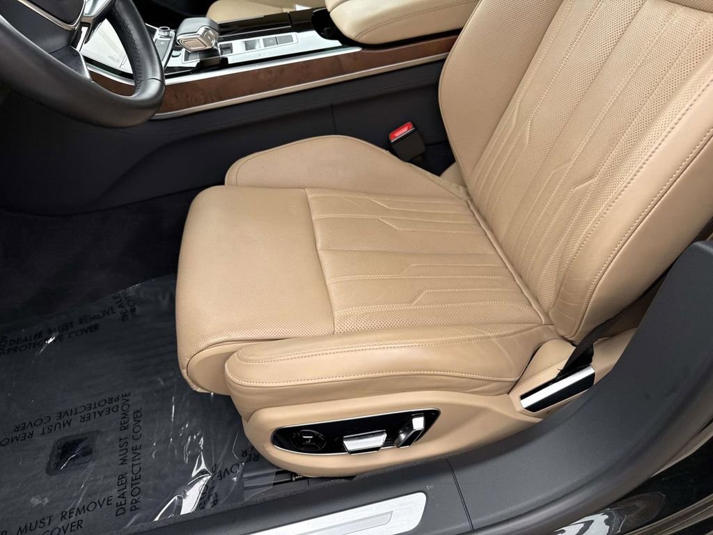 Used 2021 Audi A8 L 4.0T w/ Executive Plus Package image 30