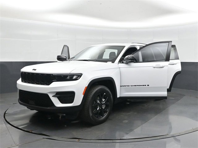 New 2025 Jeep Grand Cherokee Altitude image 40