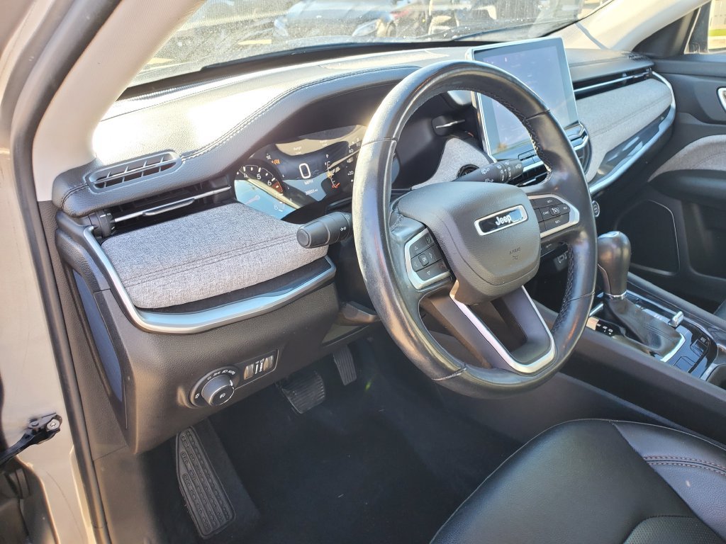 Used 2022 Jeep Compass Latitude w/ Sun and Sound Group AWD/4WD image 18