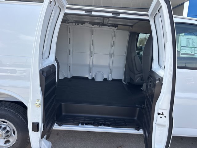 New 2025 Chevrolet Express 2500 image 7