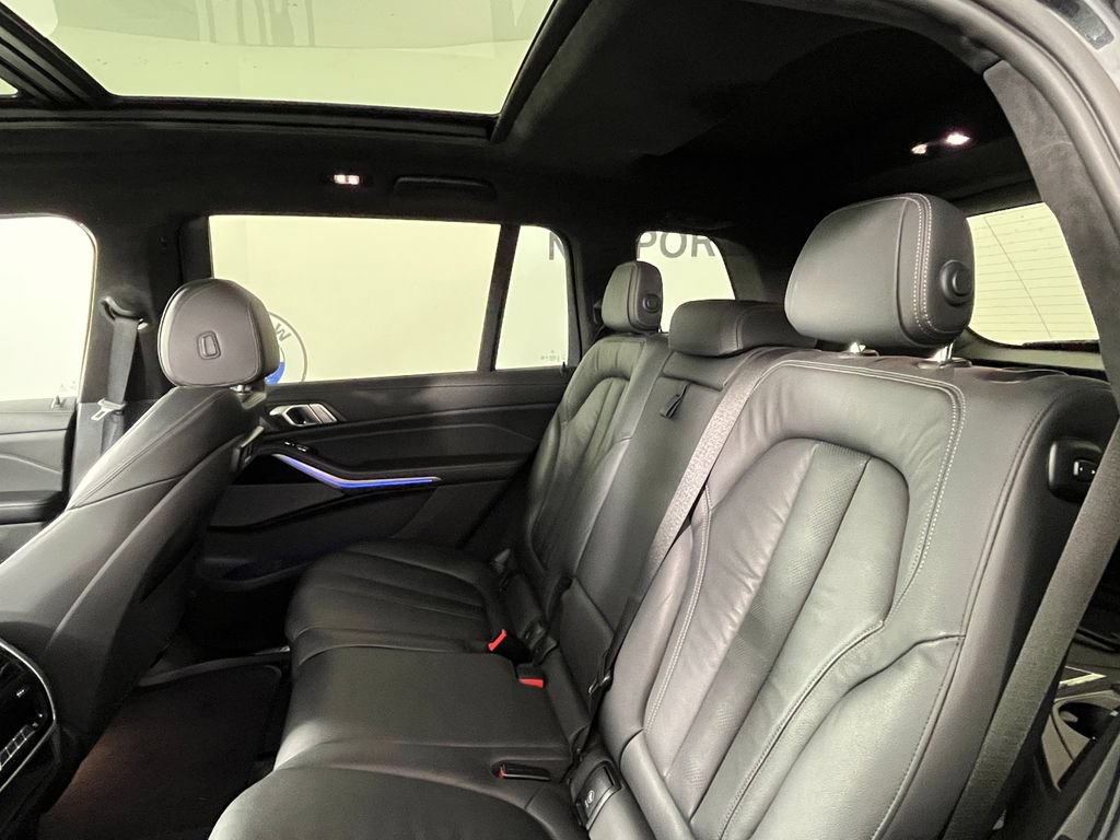 Used 2020 BMW X7 xDrive40i w/ M Sport Package AWD/4WD image 4