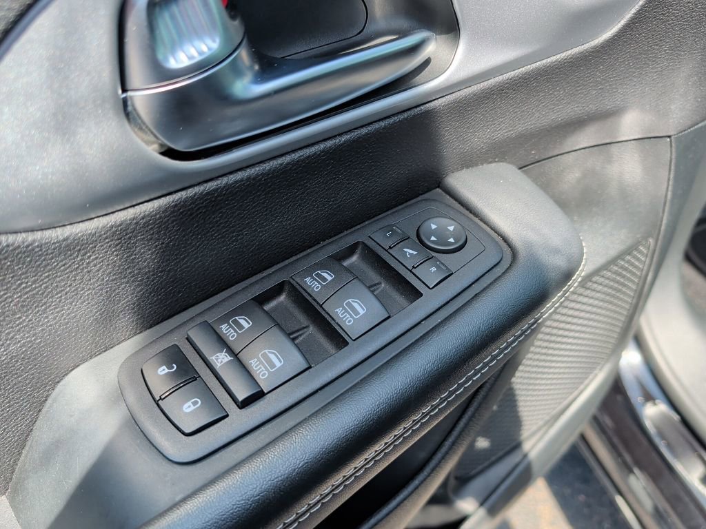 Used 2025 Chrysler Pacifica Limited FWD image 34