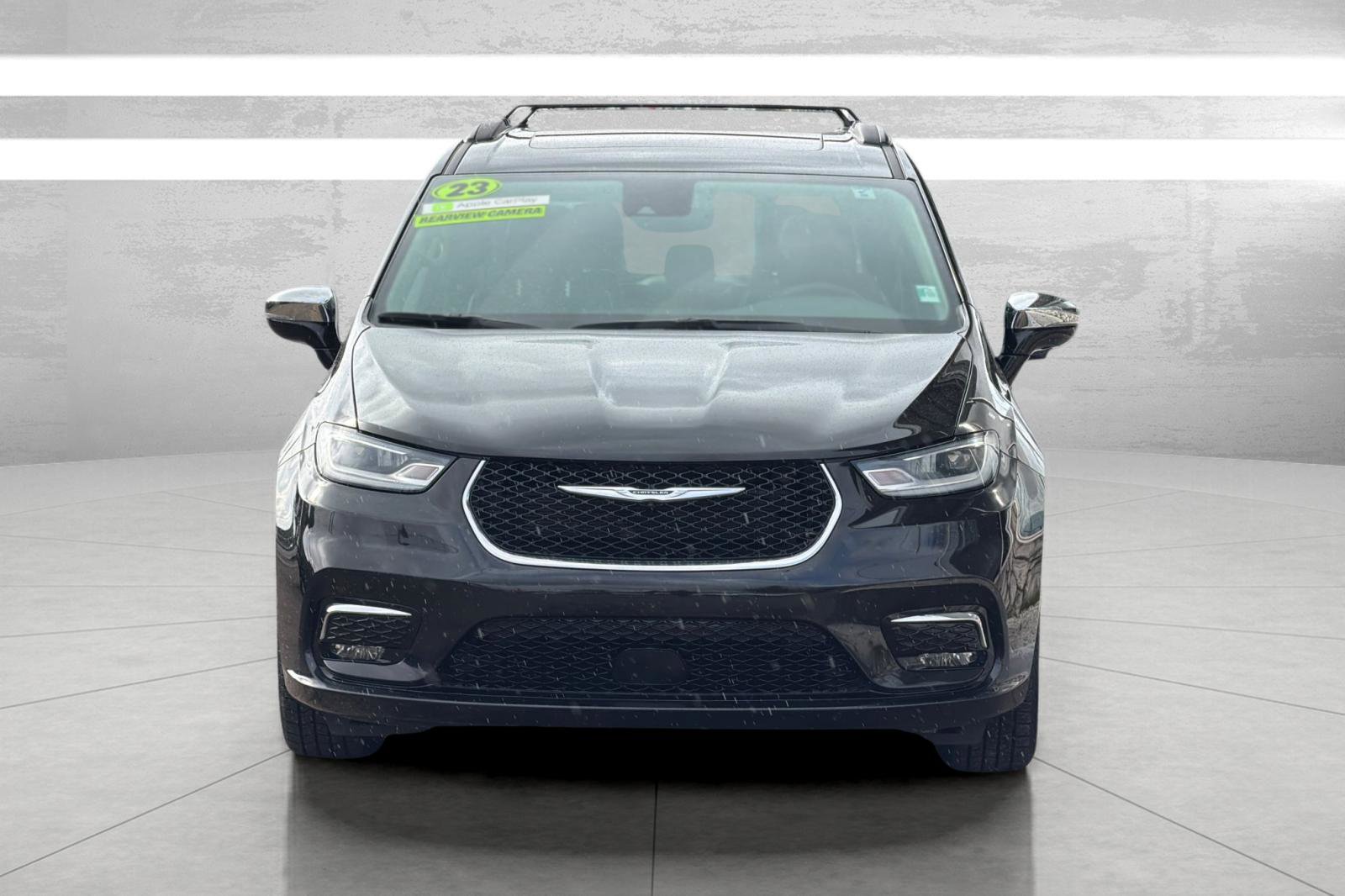 Used 2023 Chrysler Pacifica Limited image 3