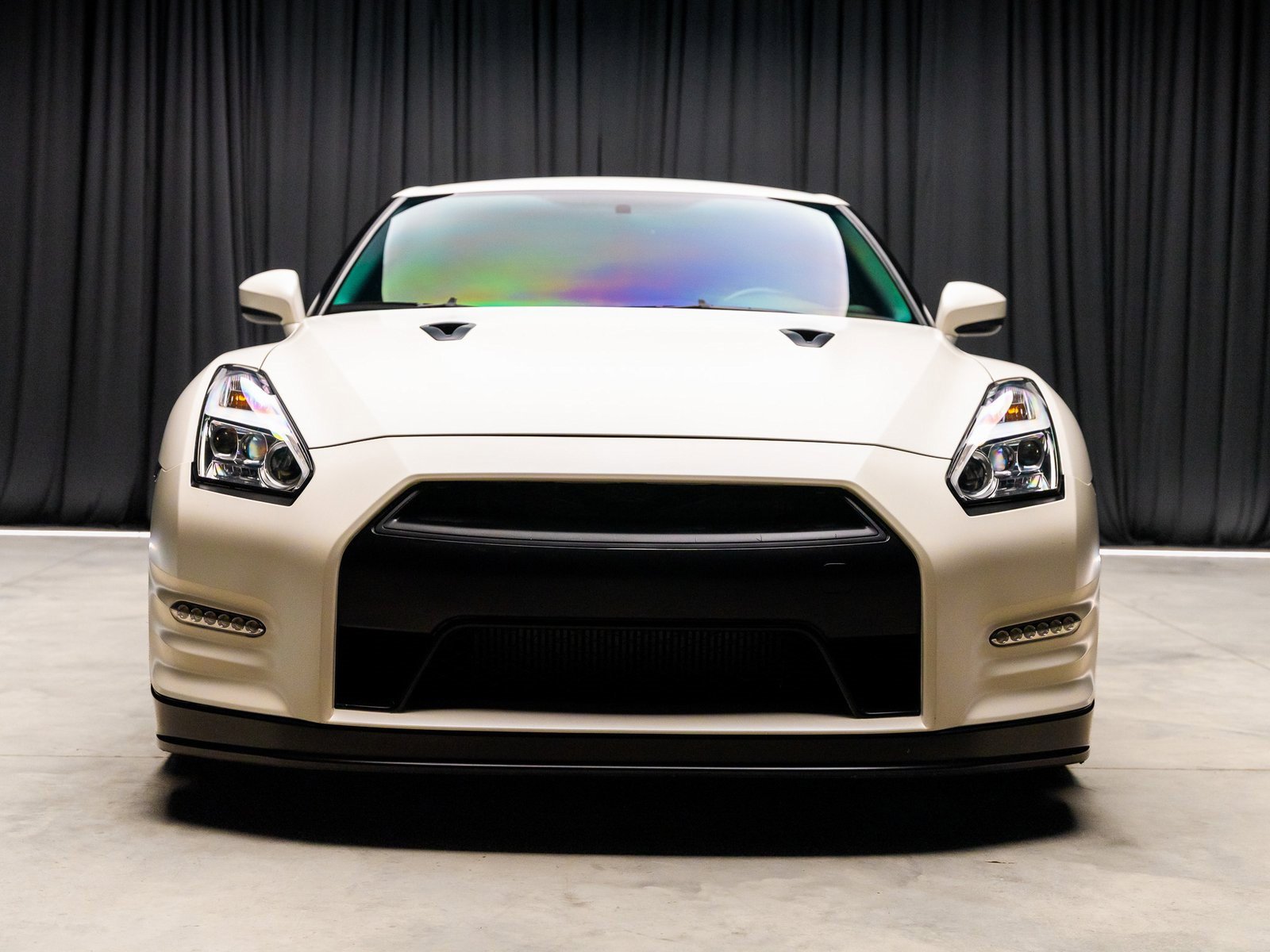 Used 2015 Nissan GT-R Premium image 17