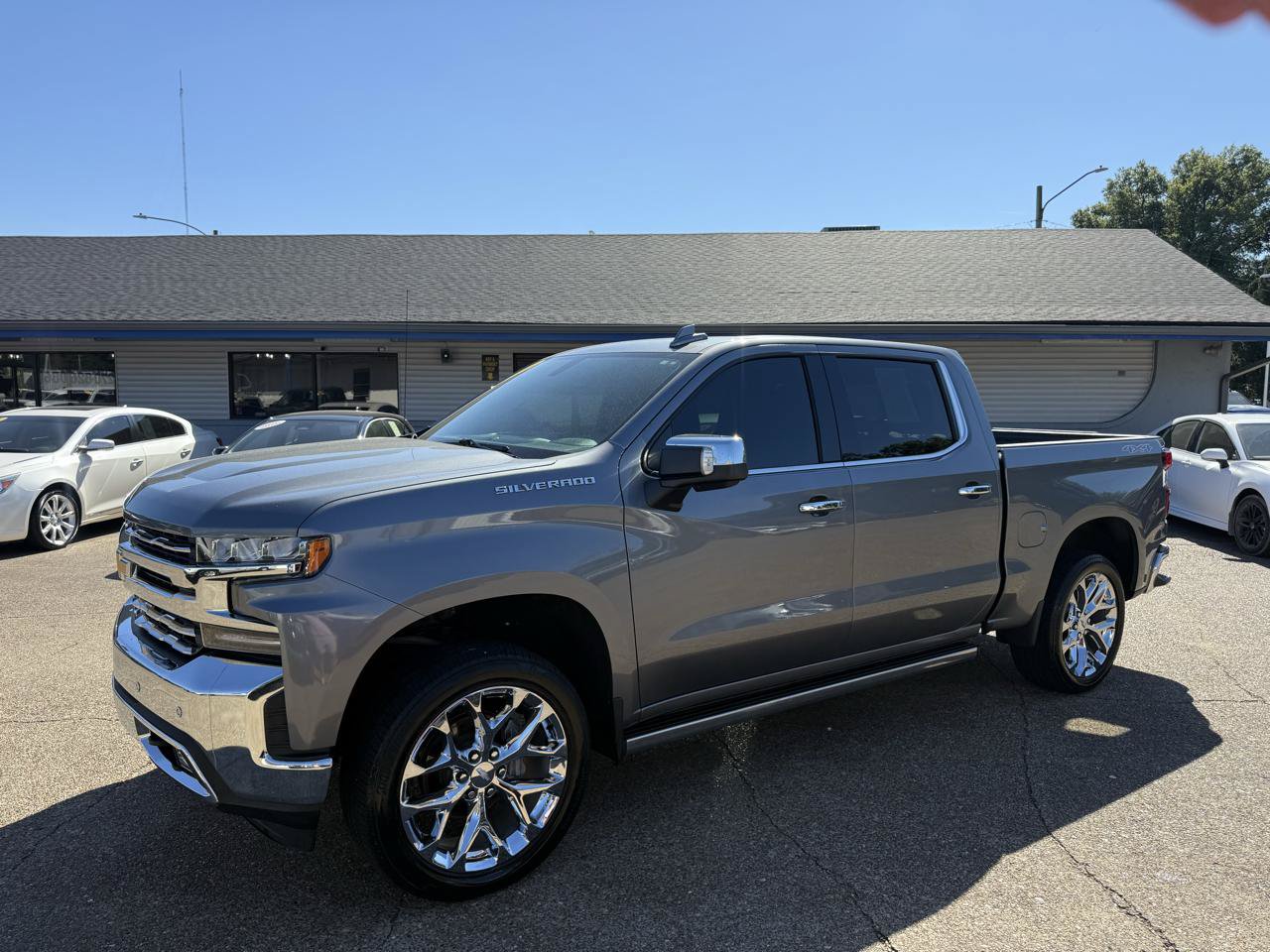 Used 2020 Chevrolet Silverado 1500 LTZ w/ LTZ Plus Package AWD/4WD image 3