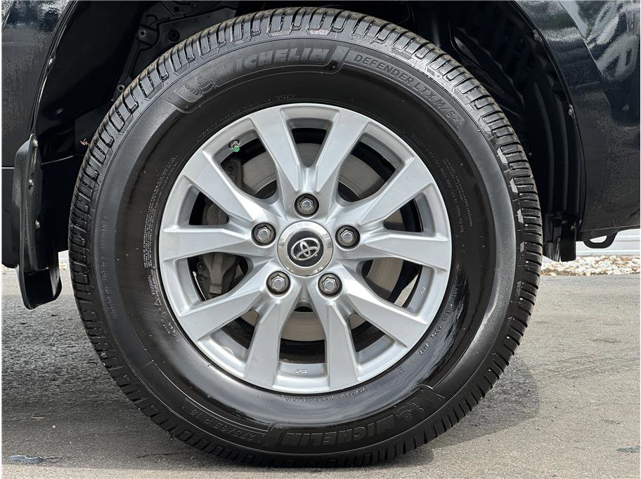 Used 2016 Toyota Land Cruiser AWD/4WD image 32