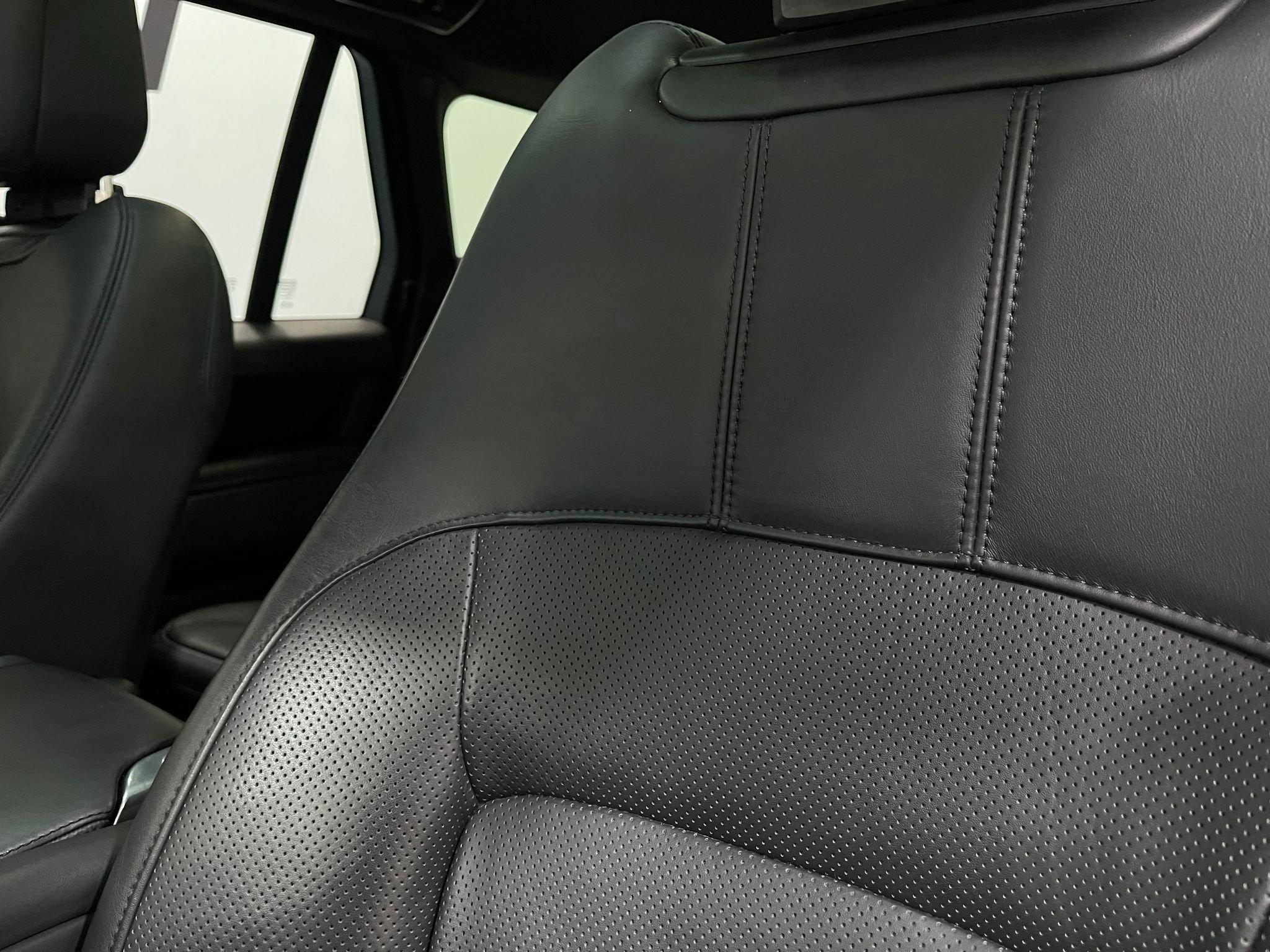 Used 2019 Land Rover Range Rover Supercharged AWD/4WD image 18