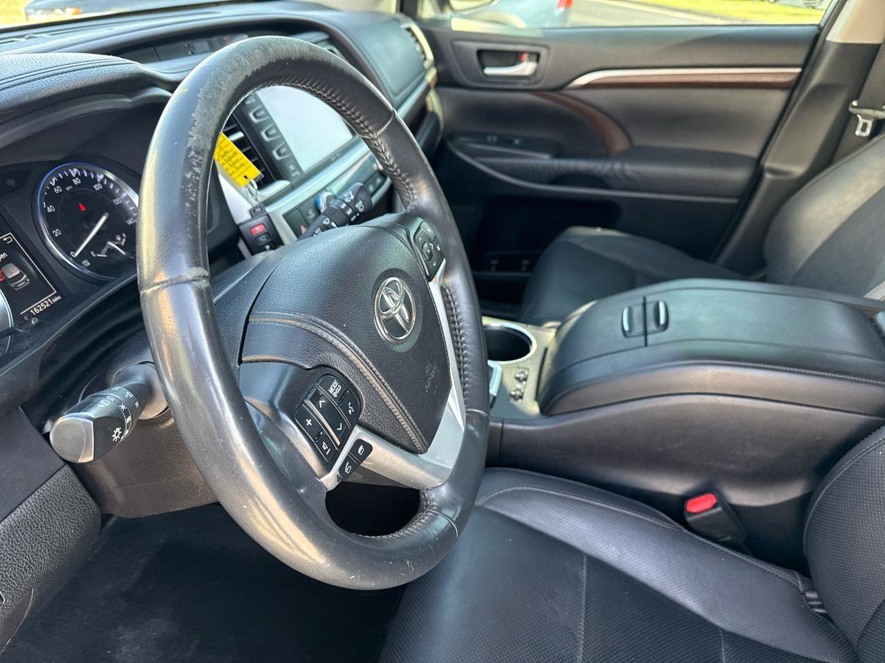 Used 2014 Toyota Highlander Limited image 35