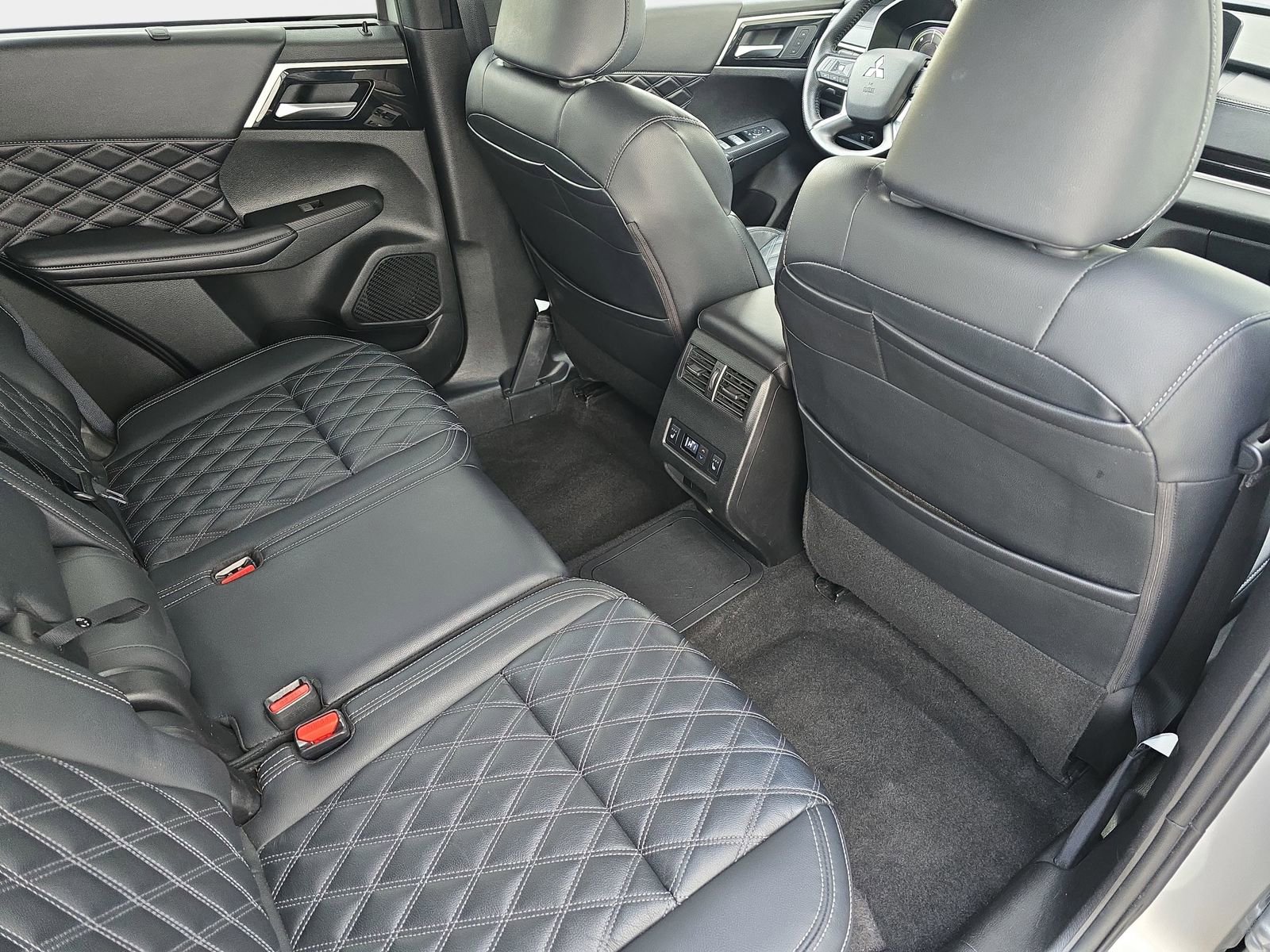 Used 2024 Mitsubishi Outlander SEL image 13