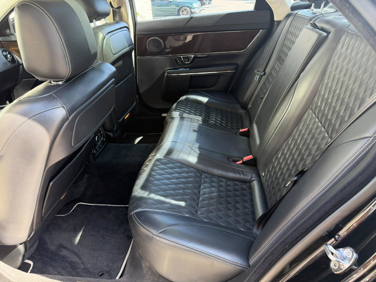 Used 2016 Jaguar XJ L Supercharged RWD image 40