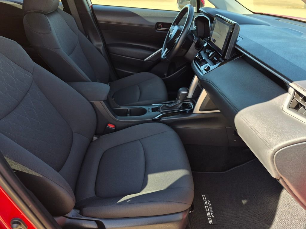 Used 2024 Toyota Corolla Cross LE FWD image 31