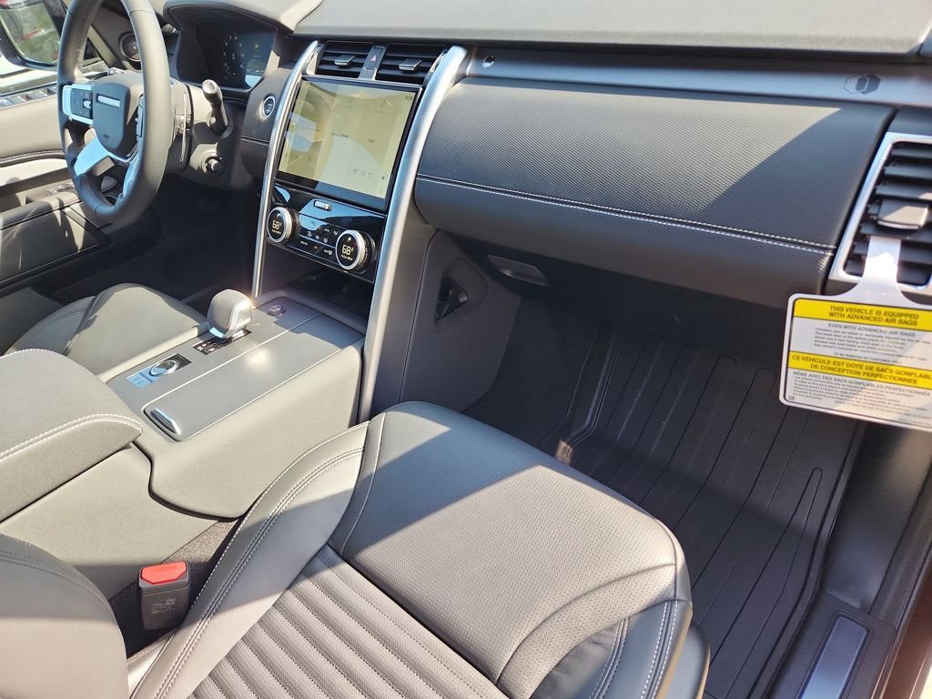 New 2026 Land Rover Discovery Limited Edition AWD/4WD image 28