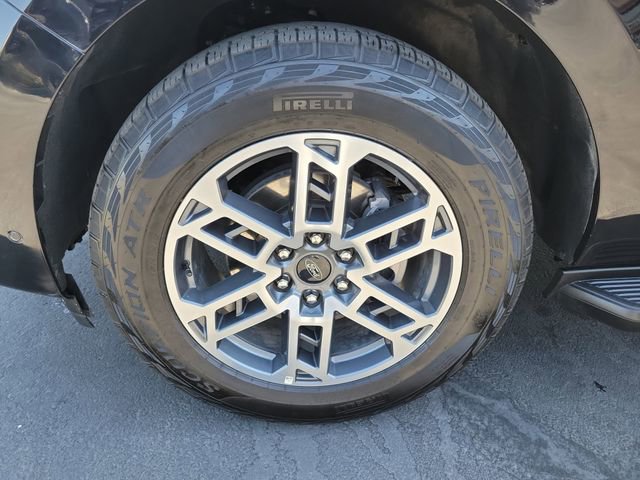 Certified 2025 Ford Expedition Active AWD/4WD image 31