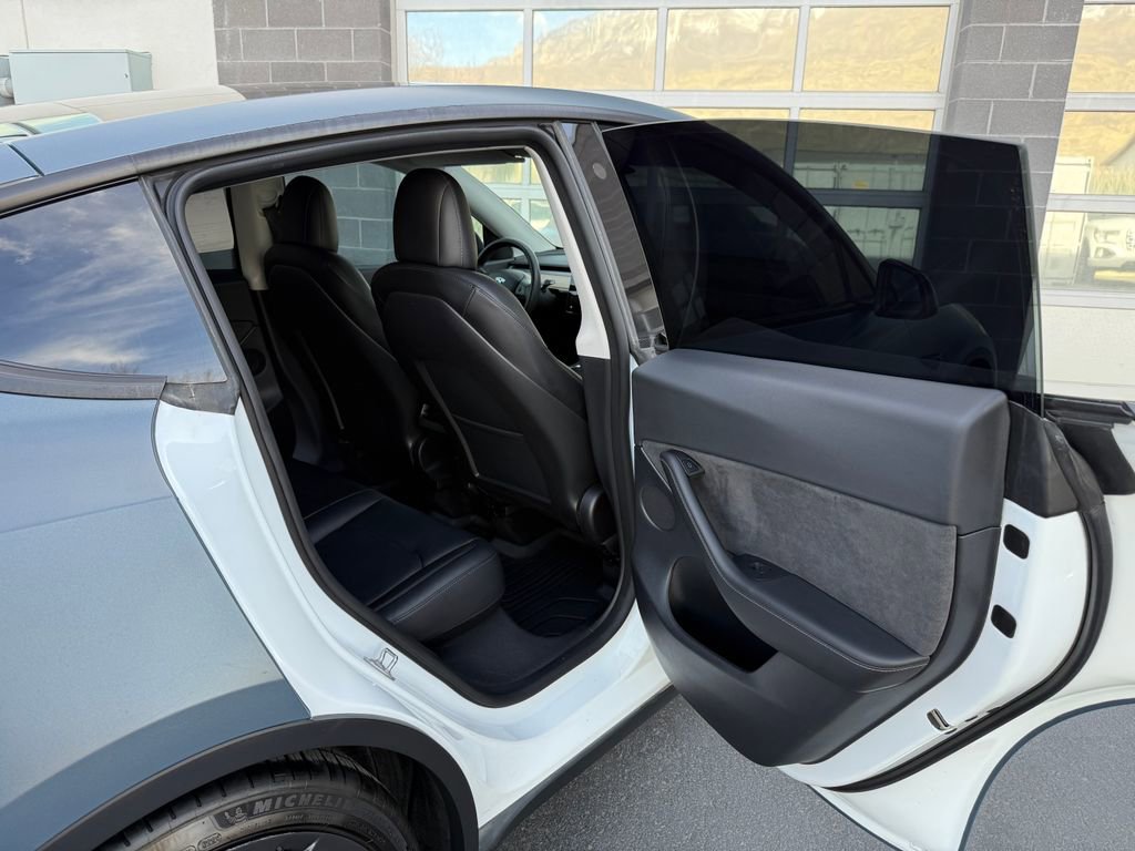 Used 2022 Tesla Model Y Performance AWD/4WD image 19