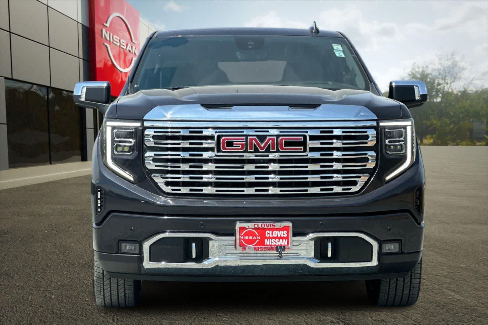 Used 2022 GMC Sierra 1500 Denali w/ Denali Reserve Package AWD/4WD image 11