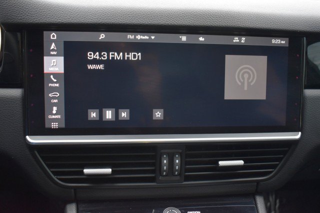 Used 2021 Porsche Cayenne AWD/4WD image 16