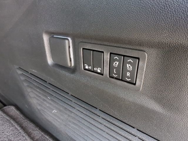Used 2023 Chevrolet Suburban RST w/ Luxury Package AWD/4WD image 33