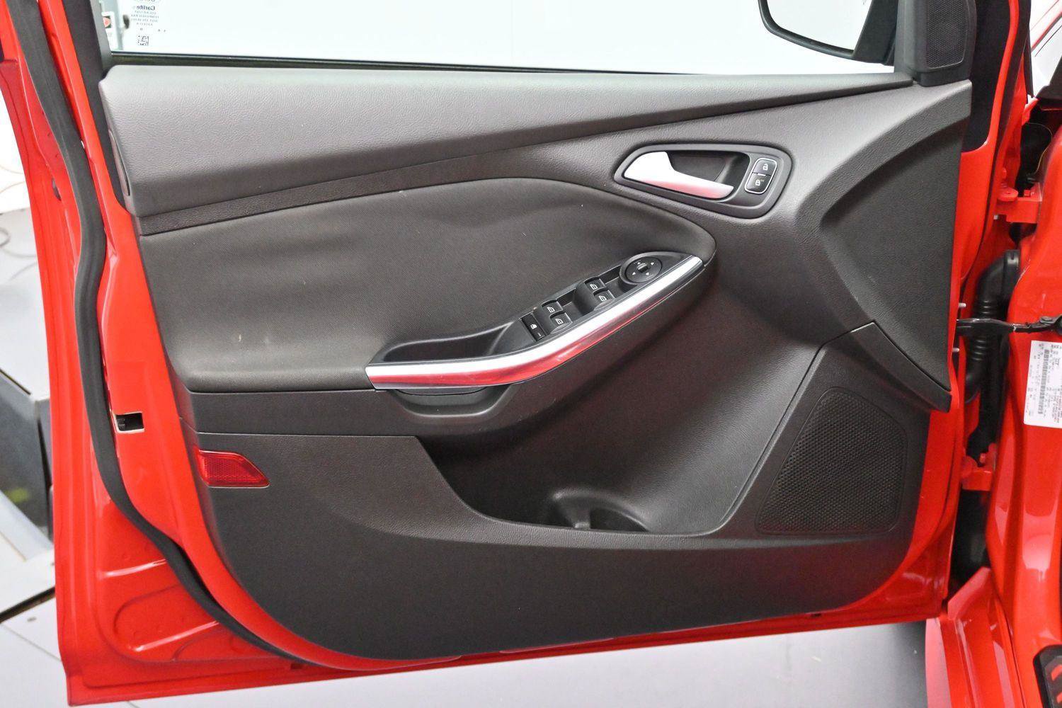 Used 2016 Ford Focus ST FWD image 10